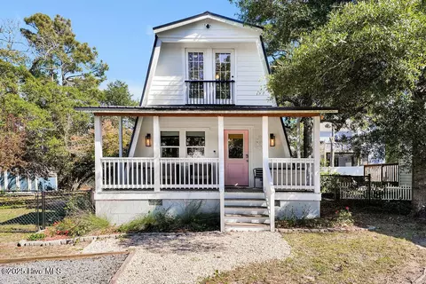 412 Womble St, Oak Island, NC 28465