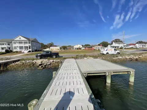 1323 Front Street St, Beaufort, NC 28516