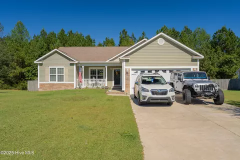 415 Stanford Ct, Maysville, NC 28555