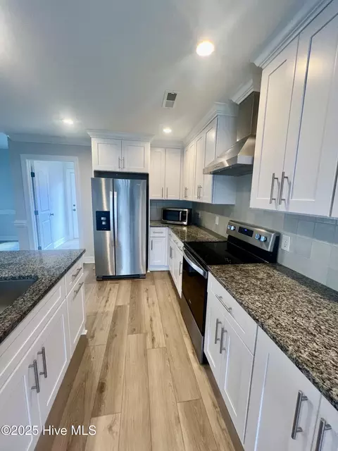 Kitchen - 175 Joshua Dr, Chocowinity, NC 27817 photo 5 of 6