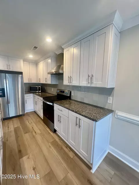 Kitchen - 175 Joshua Dr, Chocowinity, NC 27817 photo 4 of 6