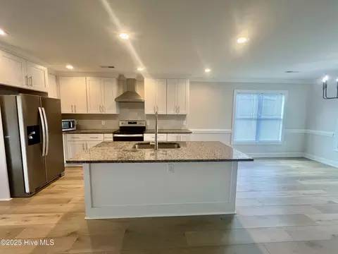 Kitchen - 175 Joshua Dr, Chocowinity, NC 27817 photo 3 of 6