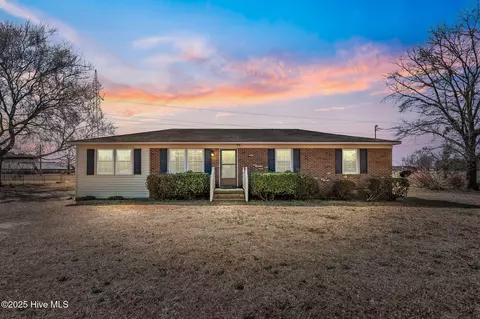 2004 Hilltop Ln, Goldsboro, NC 27530