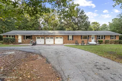 126 Parkertown Rd, Hubert, NC 28539
