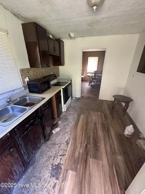 Kitchen - 1232 Mears Ln, Clarkton, NC 28433 photo 2 of 2