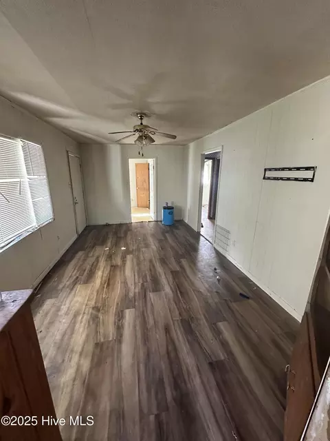 Living - 1232 Mears Ln, Clarkton, NC 28433 photo 4 of 4