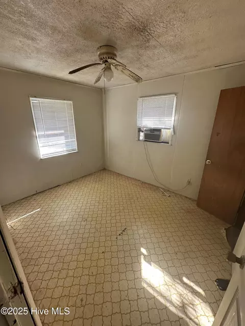 Bedroom - 1232 Mears Ln, Clarkton, NC 28433 photo 6 of 6