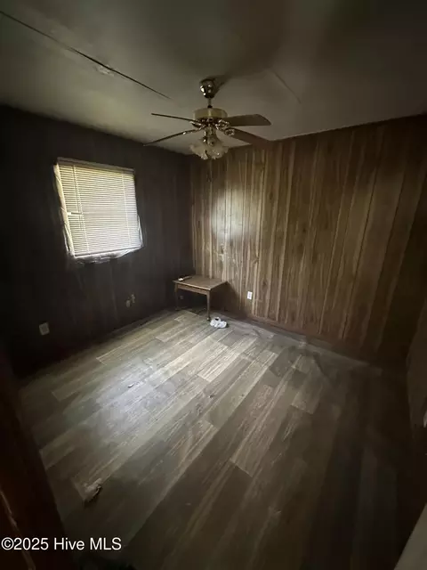 Bedroom - 1232 Mears Ln, Clarkton, NC 28433 photo 5 of 6
