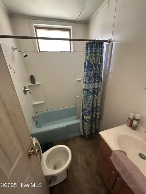 Bath - 1232 Mears Ln, Clarkton, NC 28433 photo 4 of 4