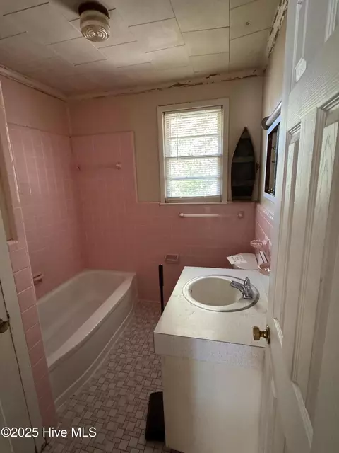Bath - 102 E Main St, Hamilton, NC 27840 photo 1 of 1