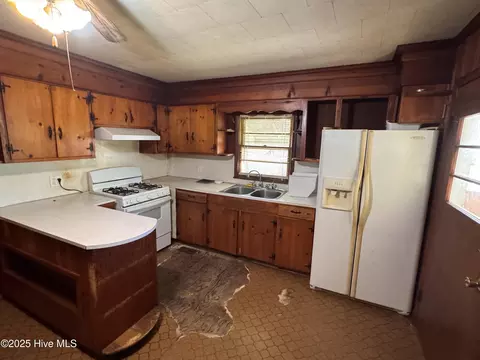 Kitchen - 102 E Main St, Hamilton, NC 27840 photo 2 of 2