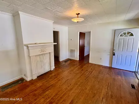 Living - 102 E Main St, Hamilton, NC 27840 photo 1 of 4