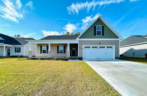 802 Hidden Bridge Dr, Jacksonville, NC 28546
