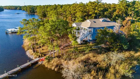 9524 Connie Cove Rd, Oriental, NC 28571