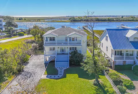 726 Waterway Dr SW, Sunset Beach, NC 28468