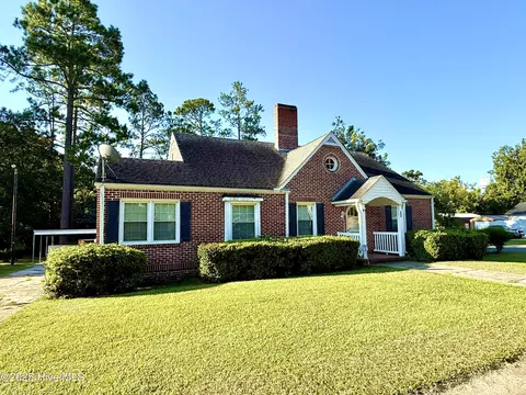 300 E Roseboro St, Roseboro, NC 28382