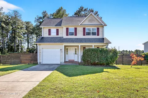 203 Reef Ln, Richlands, NC 28574