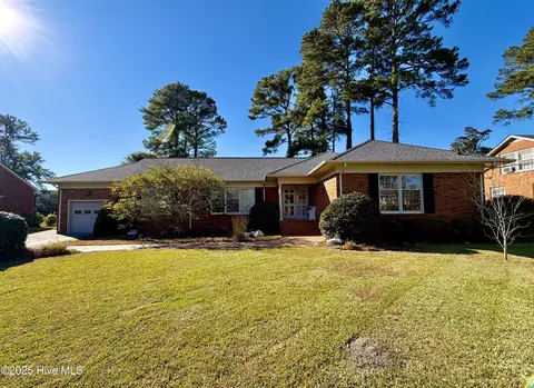 1602 Saint Andrews Pl, Kinston, NC 28504