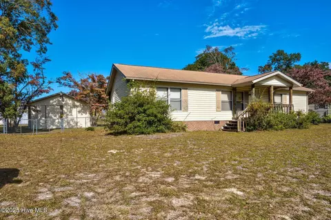 123 Pinewood St, Cedar Point, NC 28584