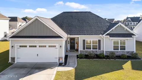 3212 Dandelion Dr, Grimesland, NC 27837
