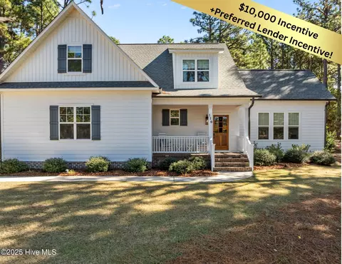 110 Callis Cir, West End, NC 27376