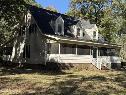 153 Kelly Dr, Beaufort, NC 28516
