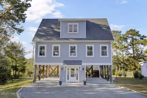 504 Creek Dr, Hampstead, NC 28443