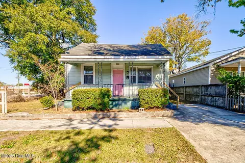 1109 Dock St, Wilmington, NC 28401