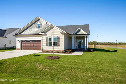 107 Sunny Acres Ln, Clinton, NC 28328