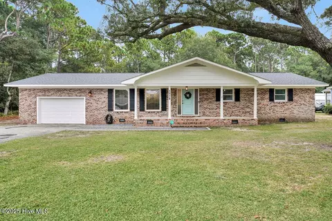 1012 E Moore St, Southport, NC 28461