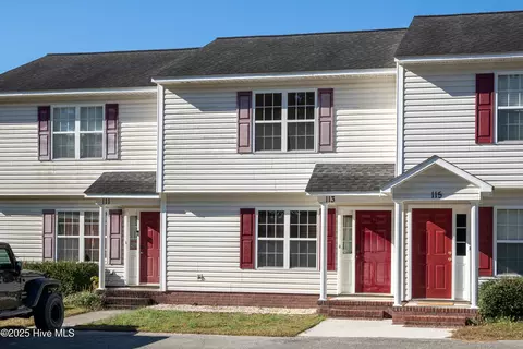 113 Tillett Ln, Sneads Ferry, NC 28460