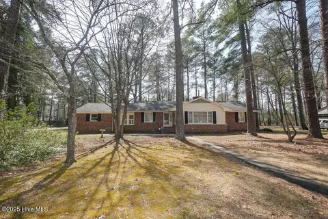 1201 Charles Dr, Laurinburg, NC 28352