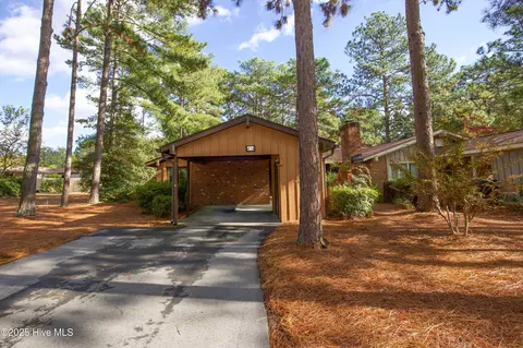 414 Teakwood Ln, Southern Pines, NC 28387