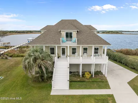 3 Osprey Cir, North Topsail Beach, NC 28460