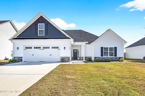 910 Uplands Ln, Jacksonville, NC 28546