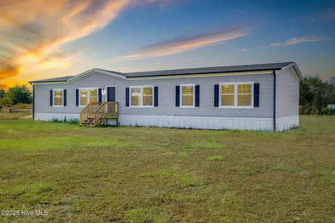 124 Fieldcrest Ln, Beulaville, NC 28518