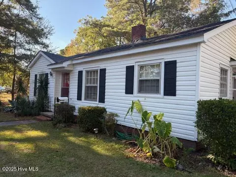 514 Greenmead Dr, Kinston, NC 28501