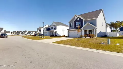 437 Nantucket Trl, Sneads Ferry, NC 28460