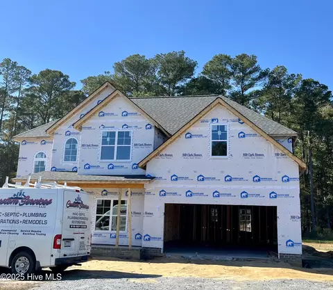 206 Shortleaf Dr, Grimesland, NC 27837