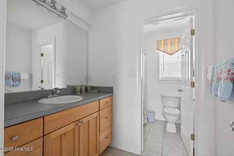 Bath - 206 E Palmetto St, Kill Devil Hills, NC 27948 photo 5 of 8