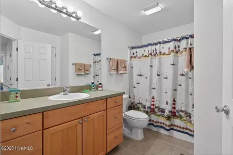 Bath - 206 E Palmetto St, Kill Devil Hills, NC 27948 photo 2 of 8