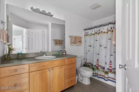 Bath - 206 E Palmetto St, Kill Devil Hills, NC 27948 photo 6 of 8
