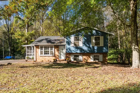 3002 Kendale Dr, Sanford, NC 27332