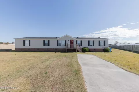 404 Threshing Ct, Jacksonville, NC 28540