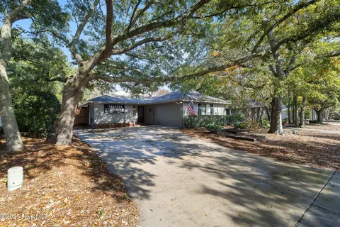 1305 Two Mile Cir E, Wilmington, NC 28405