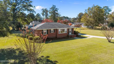 405 Pollock St, Pollocksville, NC 28573