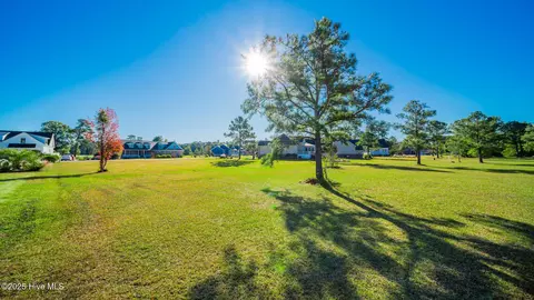 1006 Middleton Dr NW, Calabash, NC 28467