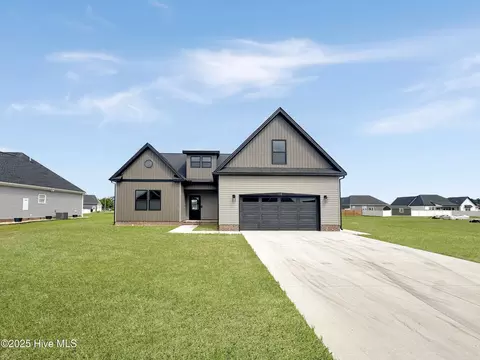 7617 Staysail Dr, Elizabeth City, NC 27909