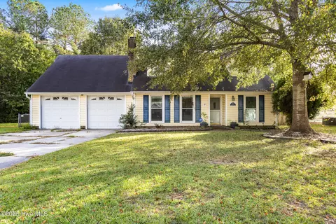 257 Bayberry Ct, Jacksonville, NC 28540