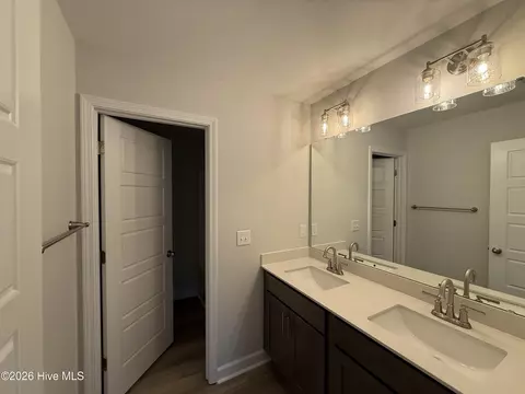 Bath - 189 Yardley Dr, Smithfield, NC 27577 photo 2 of 3